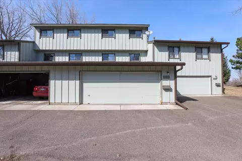 6874 Grenwich Ln N, Oakdale, MN 55128