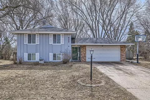 822 Regent Dr, Apple Valley, MN 55124