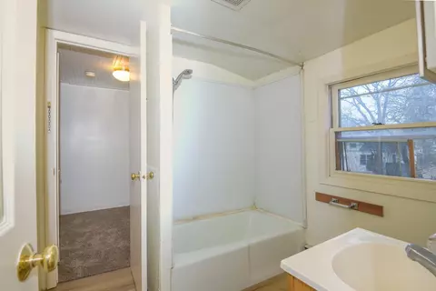 Bath - 703 6th Ave S, Saint Cloud, MN 56301 photo 2 of 3