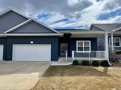 2211 Greenfield Dr W, Northfield, MN 55057