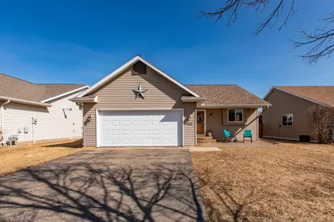 1122 Peregrine Dr SE, Rochester, MN 55904