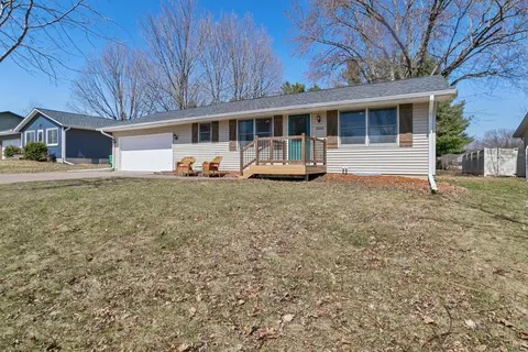 1003 Roosevelt St, River Falls, WI 54022
