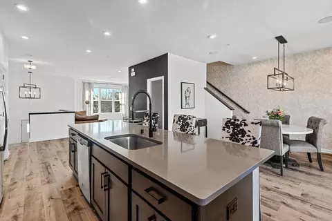 2324 Gateway Curv, North Saint Paul, MN 55109