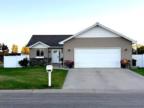 602 9th St NE, Perham, MN 56573