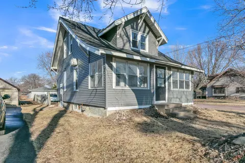 812 N Main St, Winthrop, MN 55396