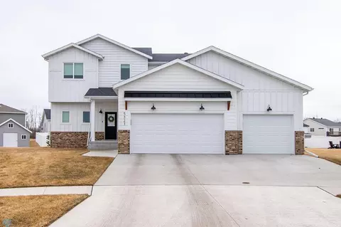 5323 8th St W, West Fargo, ND 58078