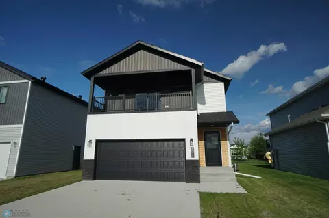 8072 Goldfinch Dr, Horace, ND 58047