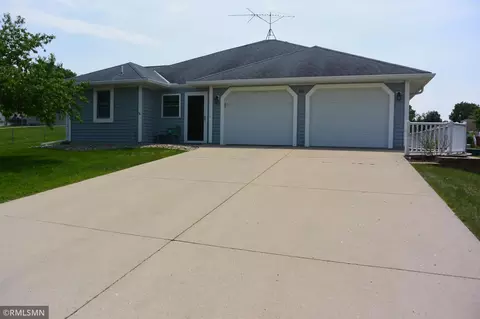 214 18th St W, Glencoe, MN 55336