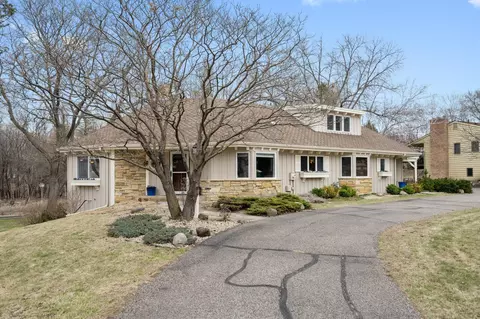 30 Sandy Hook Rd, Chanhassen, MN 55317