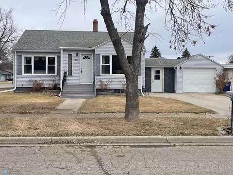 408 Elm Ave, Wyndmere, ND 58081