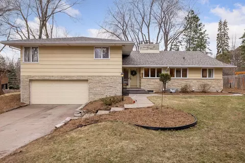 1099 Snelling Ave S, Saint Paul, MN 55116