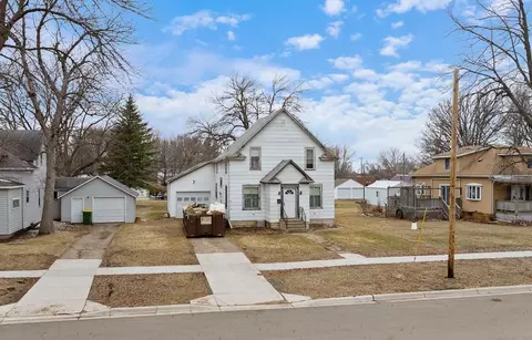 437 6th St, Tracy, MN 56175