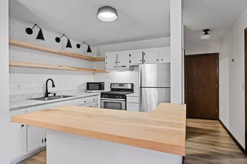 4004 Foss Rd #203, Saint Anthony, MN 55421