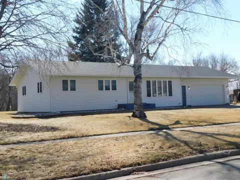 513 3rd Ave W, West Fargo, ND 58078
