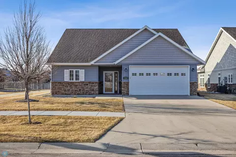 4304 37th Ave S, Fargo, ND 58104