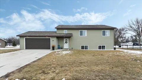 418 1st St S, Raymond, MN 56282