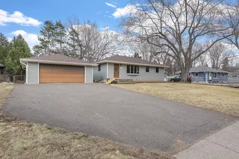 1239 Grospoint Ave N, Oakdale, MN 55128