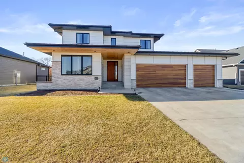 3537 Grandwood Dr N, Fargo, ND 58102