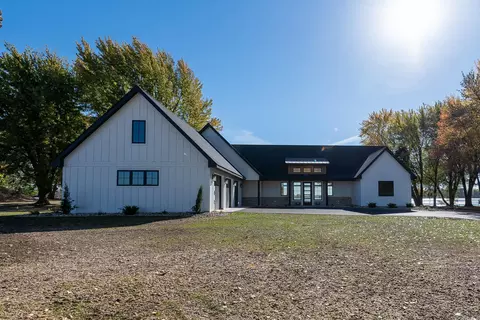 5706 Sunrise Trl, Madison Lake, MN 56063