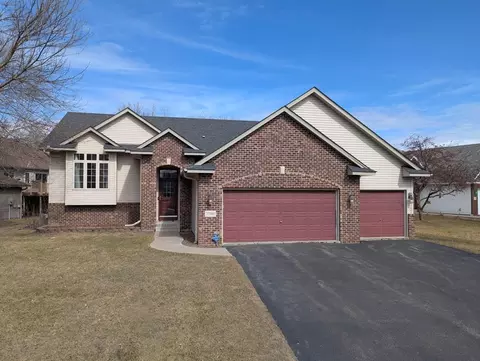 22380 Evergreen Cir, Forest Lake, MN 55025
