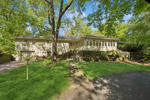 13907 Mcginty Rd E, Minnetonka, MN 55305