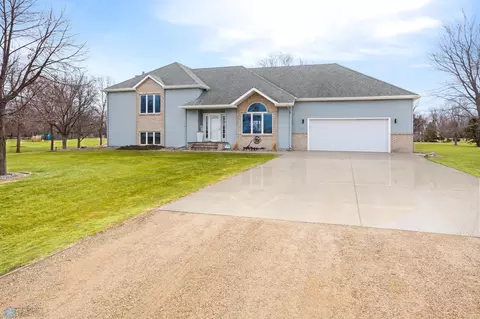 8112 Edward Dr, Wahpeton, ND 58075