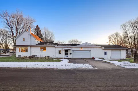 1804 15th St E, Glencoe, MN 55336