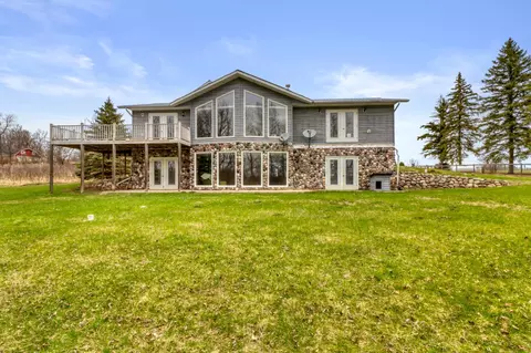 21494 Coaley Bay Dr, Detroit Lakes, MN 56501
