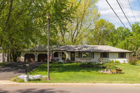 8250 Hemingway Ave S, Cottage Grove, MN 55016
