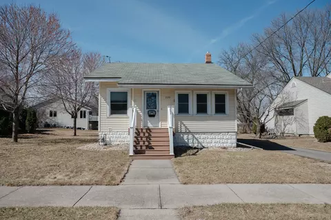 220 S Ramsey St, Blue Earth, MN 56013