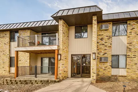 1725 Dellwood Ave #201, Roseville, MN 55113