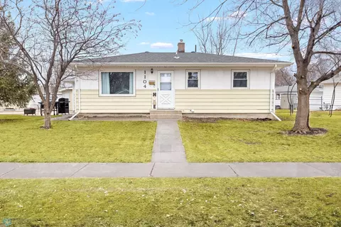 1104 18 12 St N, Moorhead, MN 56560