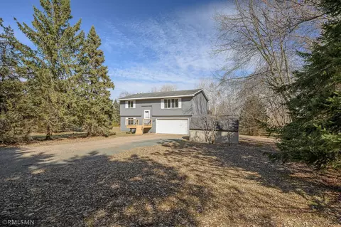 25841 Oakman Ave, Lindstrom, MN 55045