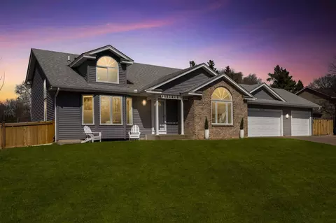 385 Bear Ave S, Vadnais Heights, MN 55127