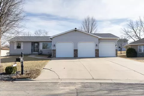 209 Green Lea Ln, Albert Lea, MN 56007
