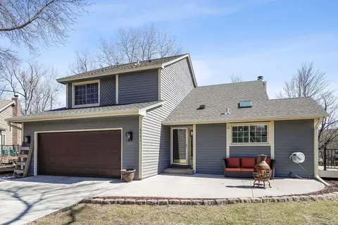 6591 Foxtail Ct, Chanhassen, MN 55317