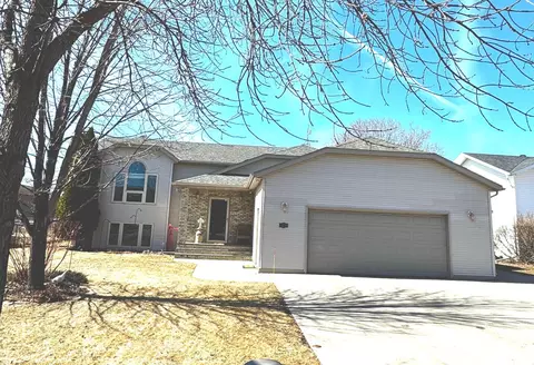 1211 18th St N, Moorhead, MN 56560