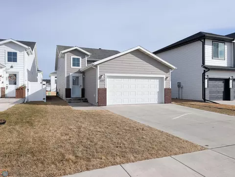 1547 68th Ave S, Fargo, ND 58104