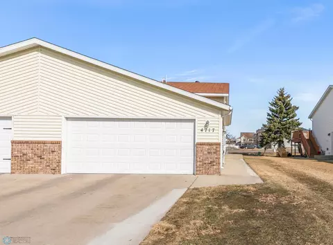 4717 Townsite Pl S, Fargo, ND 58104