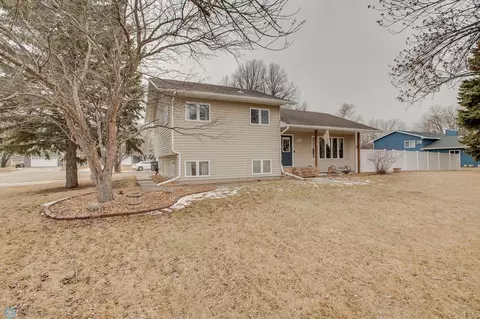 2933 Hanover Ave S, Moorhead, MN 56560