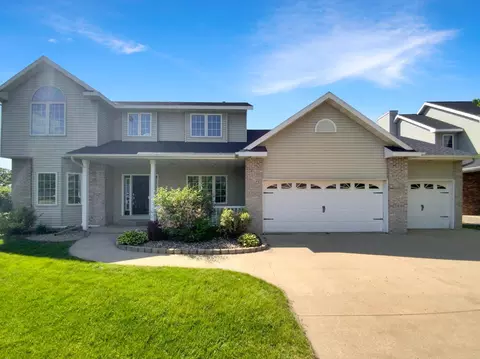 2021 Century Hills Dr NE, Rochester, MN 55906