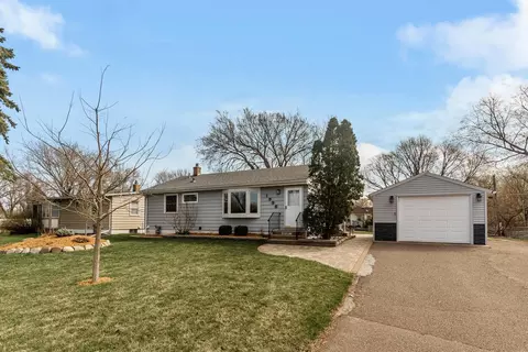 1996 Chambers St, Maplewood, MN 55109