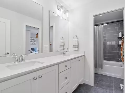 Bath - 4590 Sunset Ln, Excelsior, MN 55331 photo 5 of 6