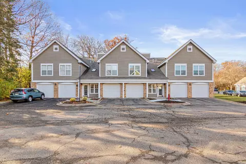 6167 Chasewood Pkwy #204, Hopkins, MN 55343