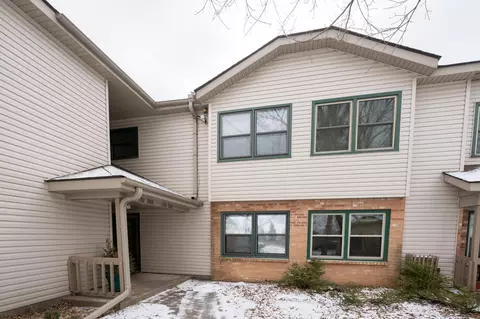 990 Kensington Trl #202, Eagan, MN 55123