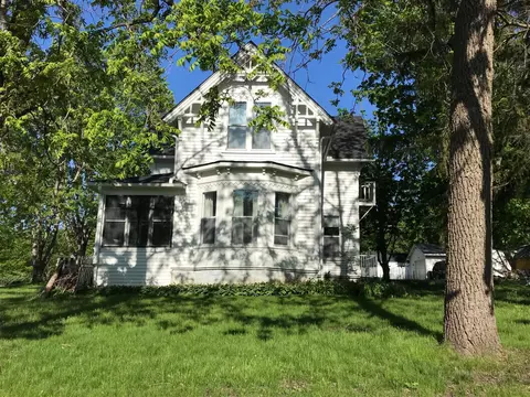 203 W Pine St, River Falls, WI 54022