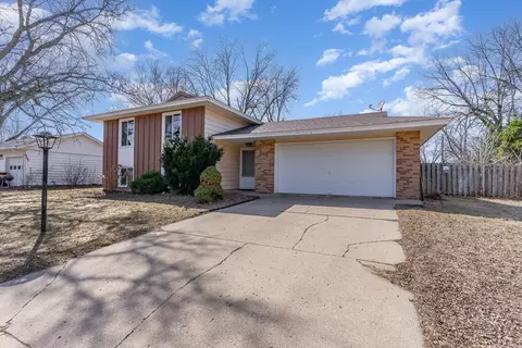 908 Cooper Ln, Apple Valley, MN 55124