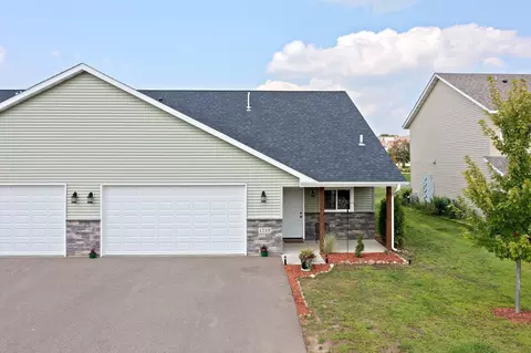 1233 9th St W, New Richmond, WI 54017