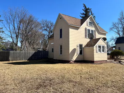 551 3rd St, Dawson, MN 56232