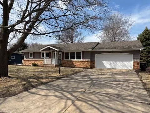 1060 Madison St S, Shakopee, MN 55379
